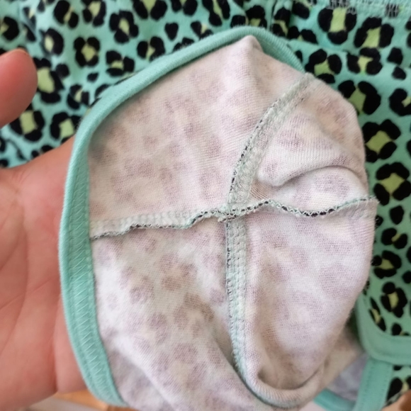 ✨FREE WITH PURCHASE✨ Animal Print Pyjama Shorts - Picture 5 of 17